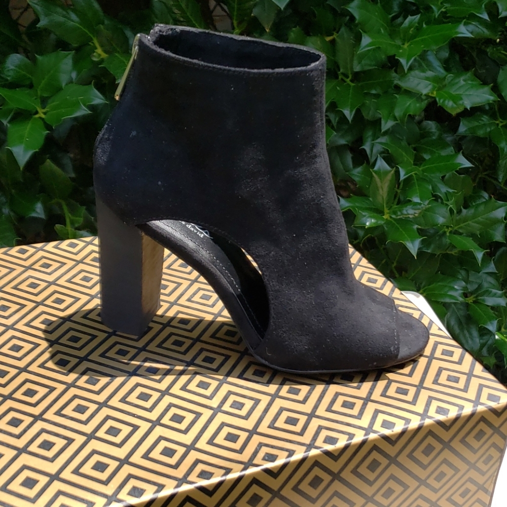 Charles David Fable Micro Suede sandal